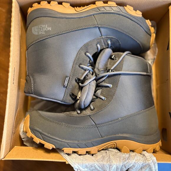 North Face Mens Chilkat Nylon II Boots 9.5 Gray NWT Snow  display picture 3